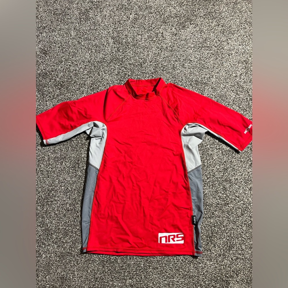 NRS Shirt Adult Medium Red Nylon Swim Surf Rash Guard UPF 50 UV Sun Drysuit Top